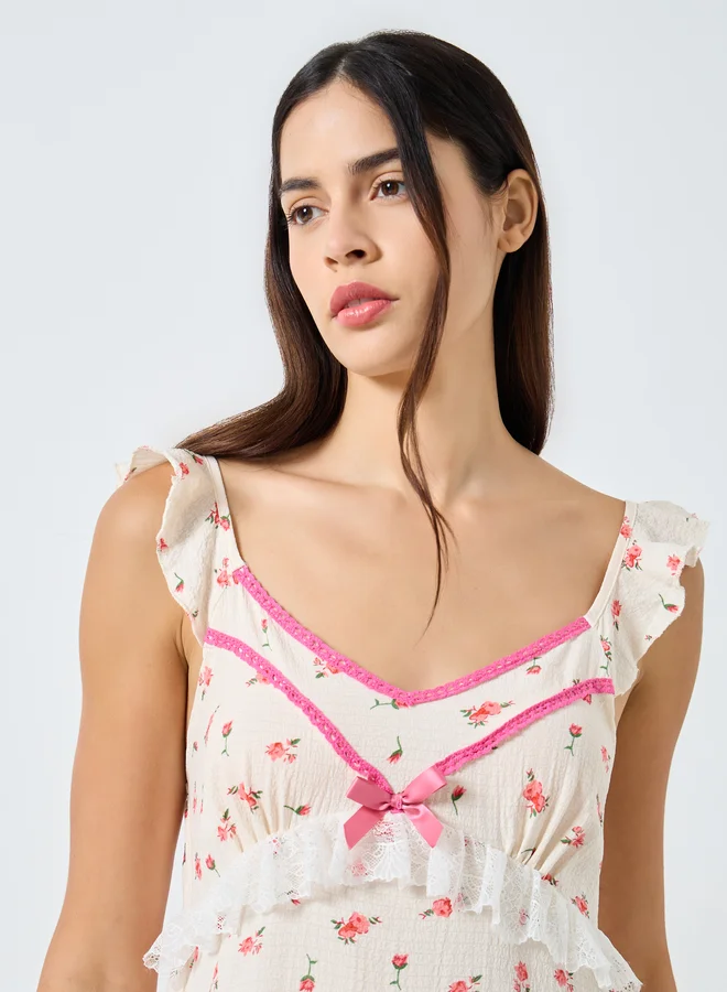 ستايلي قميص نوم قصير بأكمام مكشكشة وتفاصيل دانتيل وطبعة زهور